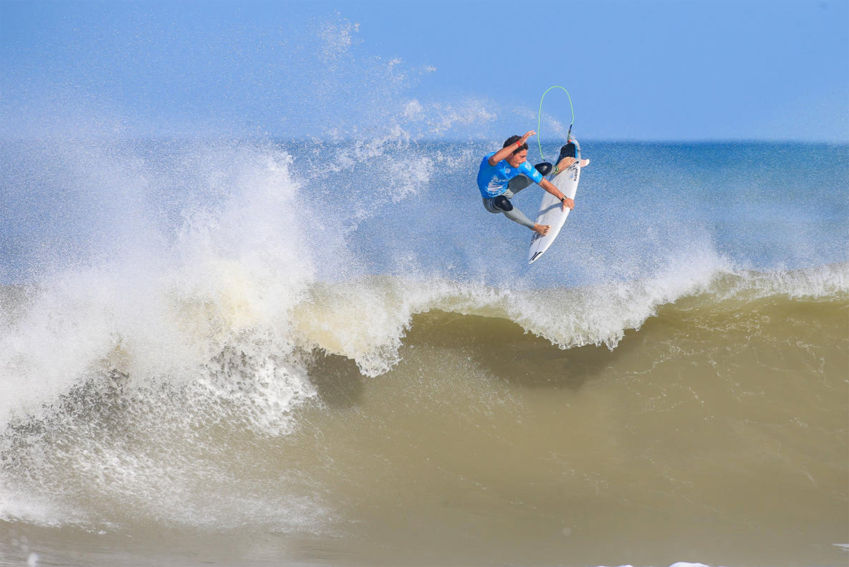 Alonso Correa está muy cerca de ganar el título sudamericano de la WSL