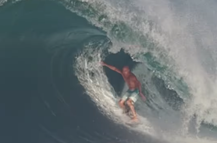 Slater se fue a Barbados a surfear el mar épico que entró por ahí DUKE